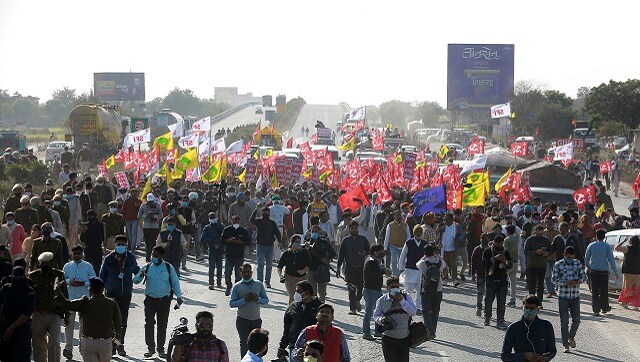 Farmers stage sit-in on Delhi-Jaipur highway at Rewari; Arvind Kejriwal to observe day-long fast tomorrow