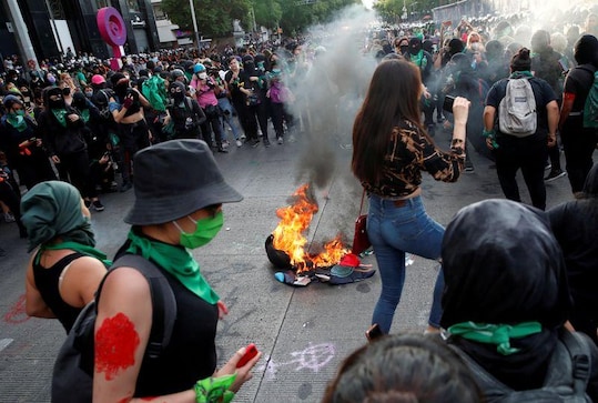 Women should decide whether to legalize abortion, Mexican president says