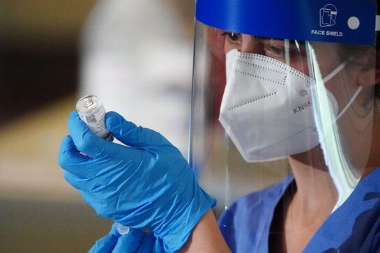 New York, Florida tell hospitals to speed COVID-19 vaccinations or lose supply