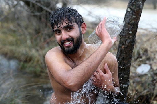 Hundreds of migrants without shelter in Bosnia as winter bites Hundreds of migrants without shelter in Bosnia as winter bites