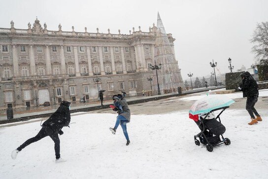 Snowstorm hits Spain, Madrid braces for heaviest snowfall in decades Snowstorm hits Spain, Madrid braces for heaviest snowfall in decades