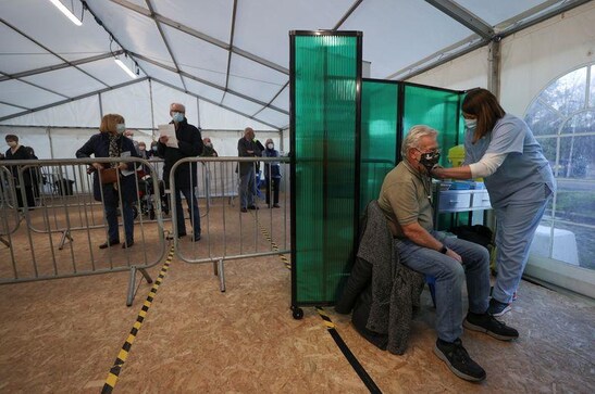UK vaccination rate hits record daily high, total deaths at 97,329 UK vaccination rate hits record daily high, total deaths at 97,329