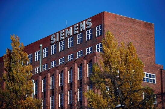 Russia's RDIF, Germany's Siemens sign deal on $4.5 billion rail link Russia's RDIF, Germany's Siemens sign deal on $4.5 billion rail link
