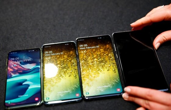 Samsung announces folding phone with 5G - at nearly $2,000 Samsung announces folding phone with 5G - at nearly $2,000