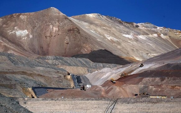 Canada's Barrick considers buyout of rival Newmont Mining Canada's Barrick considers buyout of rival Newmont Mining