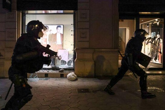 Violence flares as protests over jailing of Spanish rapper extend into fifth night Violence flares as protests over jailing of Spanish rapper extend into fifth night