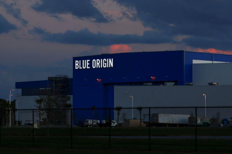  Blue Origin delays New Glenn rocket launch to 2022