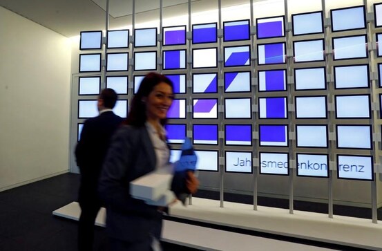 Deutsche Bank studies state aid for staff in coronavirus crisis Deutsche Bank studies state aid for staff in coronavirus crisis