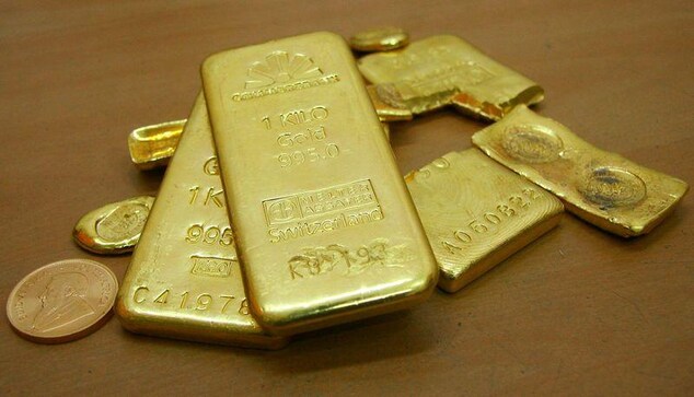 Gold holds near 9-month low as yields, dollar gain further Gold holds near 9-month low as yields, dollar gain further