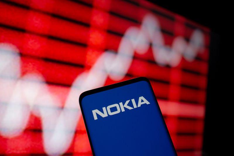  Nokia partners with internet giants, shares react