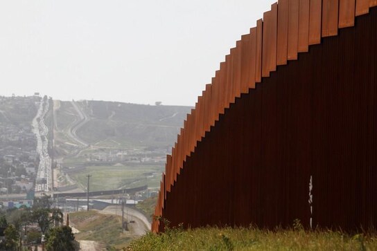 Border row pitches Mexican president into deep water with Trump Border row pitches Mexican president into deep water with Trump
