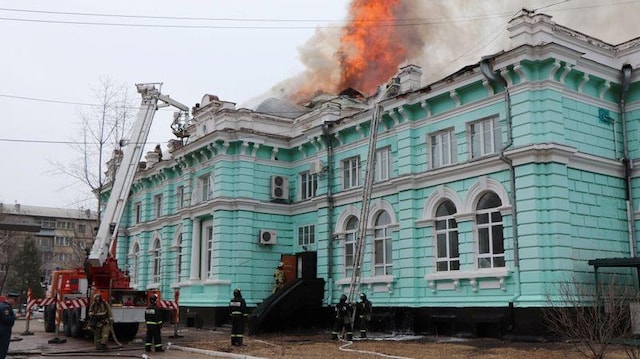 Russian doctors complete open-heart surgery as tsarist-era hospital burns Russian doctors complete open-heart surgery as tsarist-era hospital burns