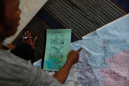 With stories and puppets, environmentalist battles to save Indonesia's mangroves With stories and puppets, environmentalist battles to save Indonesia's mangroves