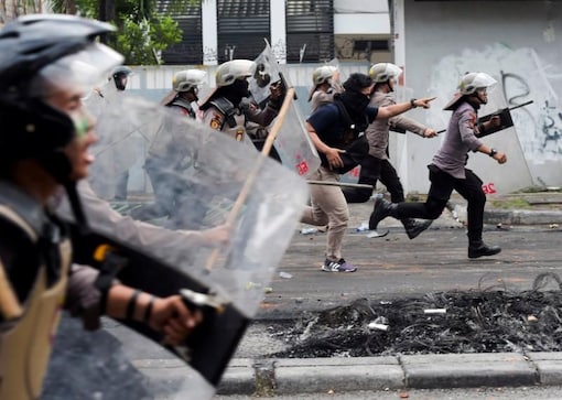 Indonesian protesters, police clash in second night of post-election unrest Indonesian protesters, police clash in second night of post-election unrest