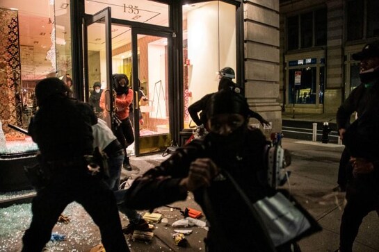 Trump vows to end protests; tear gas fired on protesters near White House Trump vows to end protests; tear gas fired on protesters near White House