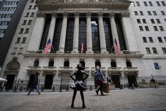 S&P 500, Nasdaq dragged by tech as upbeat data fans inflation fears