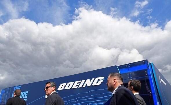 Boeing's refueling tanker woes obscure profit beat, shares fall Boeing's refueling tanker woes obscure profit beat, shares fall