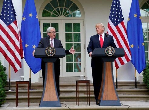It started with a kiss: how Juncker wooed Trump It started with a kiss: how Juncker wooed Trump