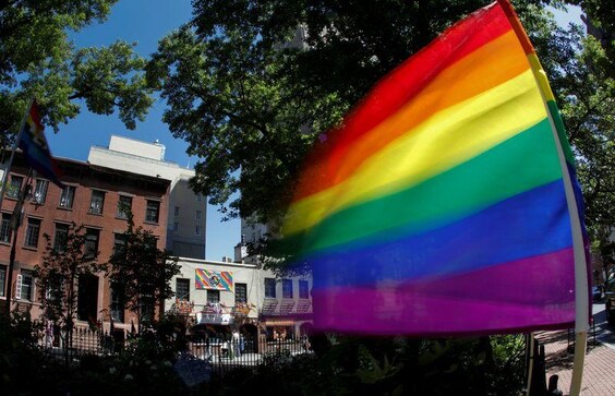 Survey finds 40% of U.S. LGBTQ youth considered suicide in past year Survey finds 40% of U.S. LGBTQ youth considered suicide in past year