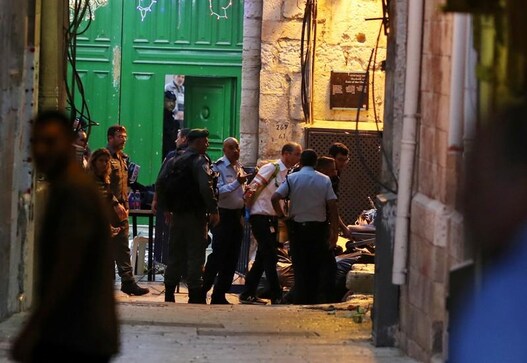 Palestinian youths stab Israeli policeman, one youth shot dead Palestinian youths stab Israeli policeman, one youth shot dead