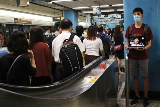 Hong Kong protesters clash with police, angry at lack of prosecutions after subway mob attack Hong Kong protesters clash with police, angry at lack of prosecutions after subway mob attack