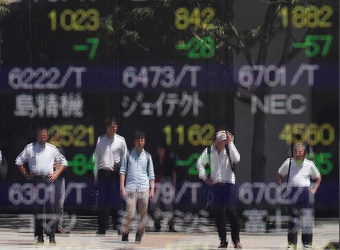 Bond yields near record lows, shares struggle on darkening global outlook Bond yields near record lows, shares struggle on darkening global outlook