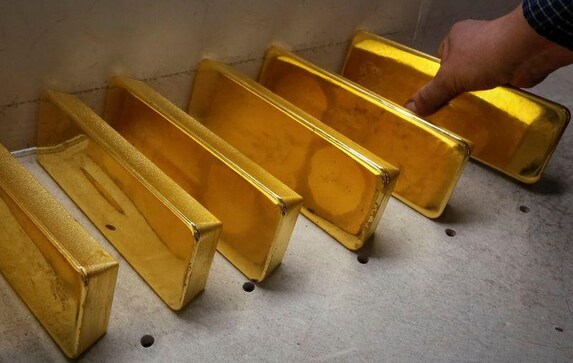 Graphic: Stunned by gold's record rise? There's more to come, analysts say Graphic: Stunned by gold's record rise? There's more to come, analysts say