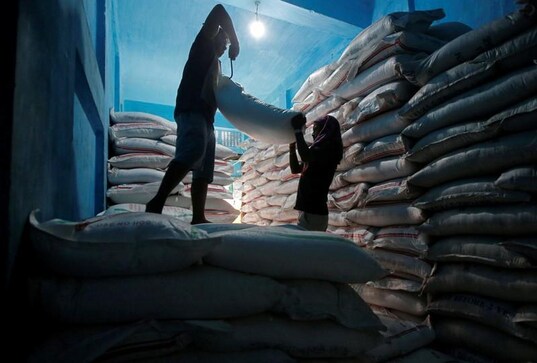 India could offer incentives for exports of 5 million tonnes of sugar: sources India could offer incentives for exports of 5 million tonnes of sugar: sources