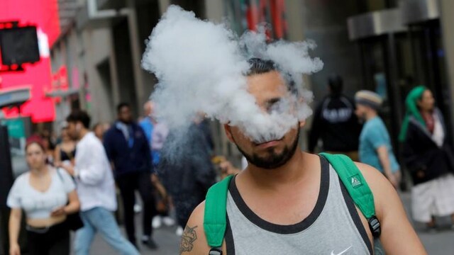 'Straight-up panic': U.S. vaping crackdown sends some scrambling for their fix 'Straight-up panic': U.S. vaping crackdown sends some scrambling for their fix