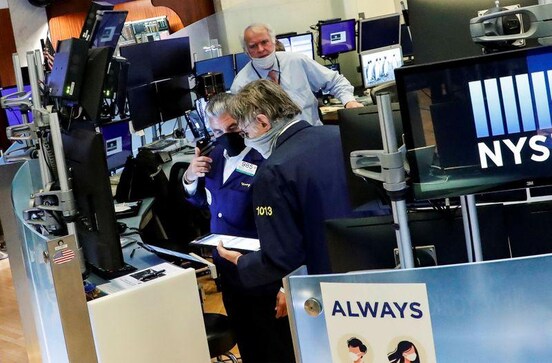 Wall Street ends down 1% after Trump calls off coronavirus economic relief talks