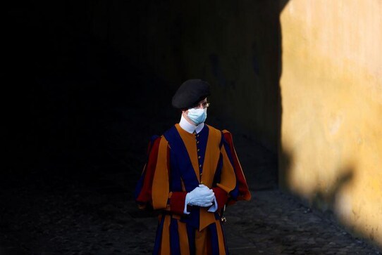 Four Vatican Swiss Guards test positive for COVID-19 Four Vatican Swiss Guards test positive for COVID-19