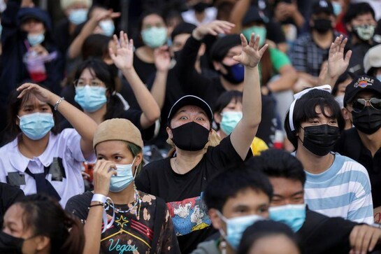 Hand signals only: How Thais are marshalling mass protests Hand signals only: How Thais are marshalling mass protests
