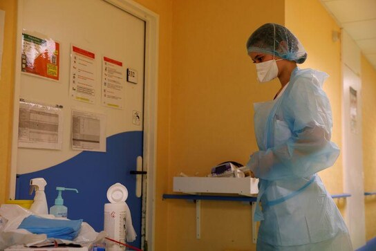 France's new daily COVID-19 cases above 25,000 again France's new daily COVID-19 cases above 25,000 again
