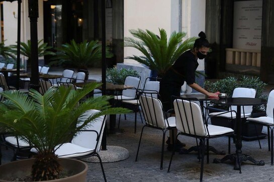 Greece shuts restaurants, bars and museums to curb virus surge Greece shuts restaurants, bars and museums to curb virus surge