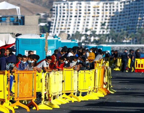 Spain to set up camps for 7,000 migrants in overwhelmed Canary Islands Spain to set up camps for 7,000 migrants in overwhelmed Canary Islands