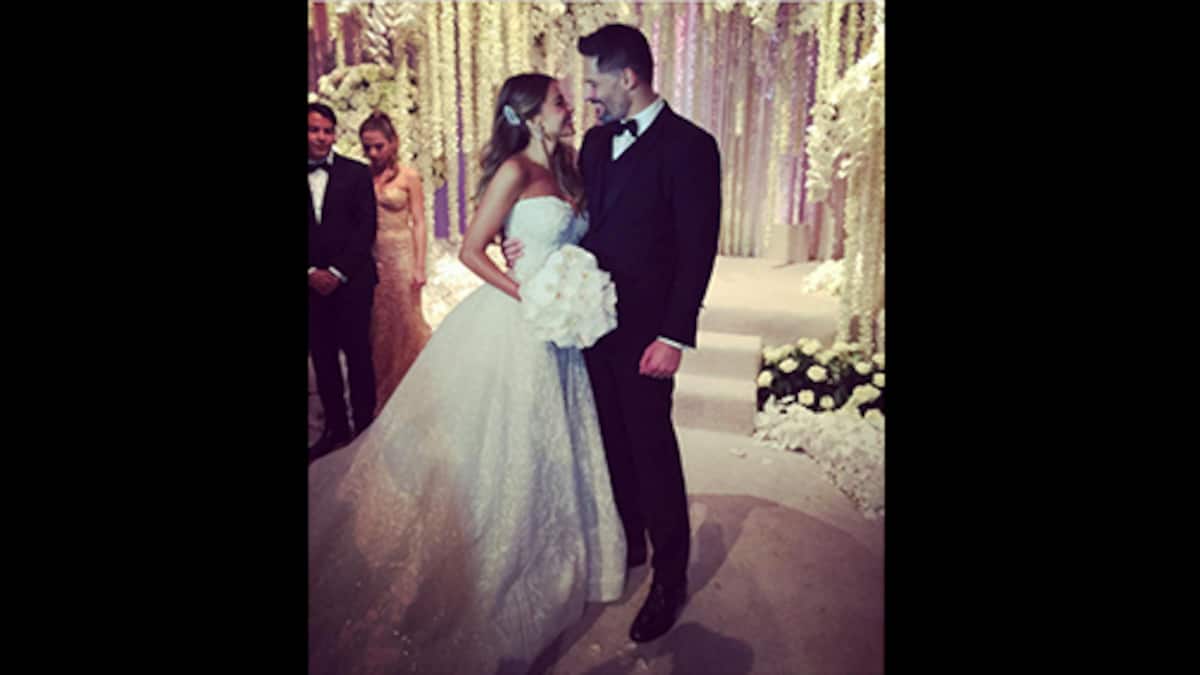 Sofia Vergara's wedding dress made by 32 people in 1,657 hours