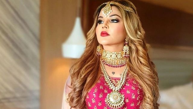 Rakhi Sawant undergoes surgery to remove a knot in her stomach Rakhi Sawant undergoes surgery to remove a knot in her stomach