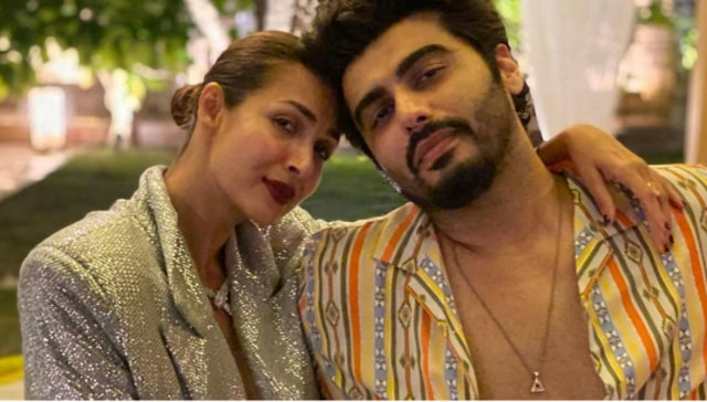 Watch: Arjun Kapoor and Malaika Arora groove to Chaiya Chaiya Watch: Arjun Kapoor and Malaika Arora groove to Chaiya Chaiya