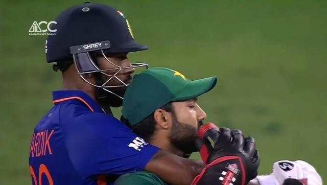 India vs Pakistan: Hardik Pandya and Mohammad Rizwan’s picture-perfect bromance moment wins hearts India vs Pakistan: Hardik Pandya and Mohammad Rizwan’s picture-perfect bromance moment wins hearts