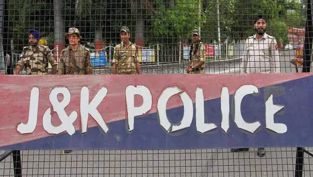 J&K: Srinagar police issues advisory to journalists to not fall prey to sensationalism ahead of Indo-Pak cricket match J&K: Srinagar police issues advisory to journalists to not fall prey to sensationalism ahead of Indo-Pak cricket match