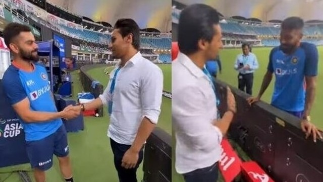 Watch: 'Maaro mujhe maaro' guy meets Virat Kohli and Hardik Pandya after India’s thrilling win vs Pakistan Watch: 'Maaro mujhe maaro' guy meets Virat Kohli and Hardik Pandya after India’s thrilling win vs Pakistan