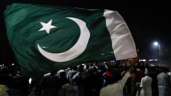 Pakistan: Over 30,000 people gather at stadium for police recruitment test