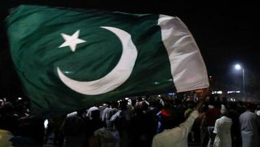 Pakistan: Over 30,000 people gather at stadium for police recruitment test