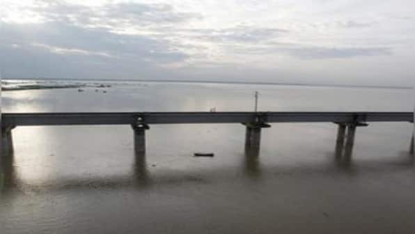 UP: Tractor-trolley fell into Garra river, 24 people on board; rescue operation on