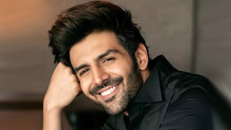 The Kartik Aaryan fan army is now called 'Fanception' The Kartik Aaryan fan army is now called 'Fanception'