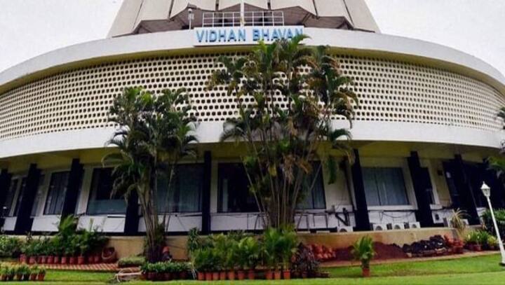 Maharashtra: Shiv Sena factions target each other in Vidhan Bhavan premises Maharashtra: Shiv Sena factions target each other in Vidhan Bhavan premises