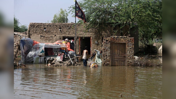 Pakistan: Malaria, typhoid, dengue strike flood-hit areas, 33 million people affected