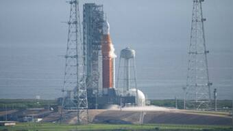 NASA moon rocket: Leak ruins launch bid; next try weeks away