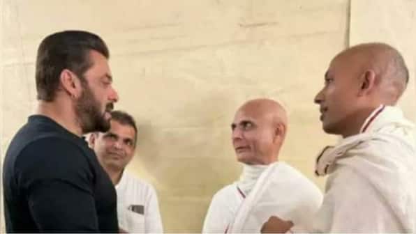 Salman Khan meets Jain monk Acharya Vijay Hansratnasur on his 180 days fast completion