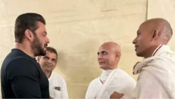 Salman Khan meets Jain monk Acharya Vijay Hansratnasur on his 180 days fast completion Salman Khan meets Jain monk Acharya Vijay Hansratnasur on his 180 days fast completion